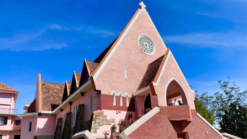 Kiến trúc Pháp cổ tại nhà thờ Domaine de Marie ở Đà Lạt