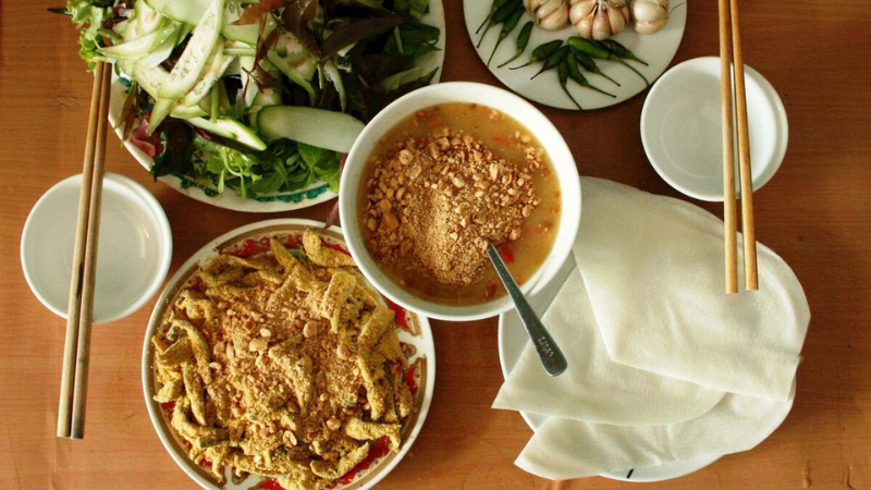 Đĩa gỏi cá Nam Ô truyền thống khi du lịch Đà Nẵng