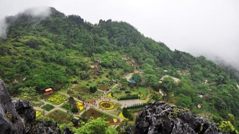 Núi Hàm Rồng Sapa nhìn từ trên cao