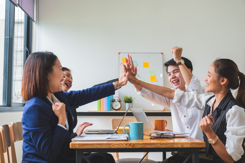Hình ảnh minh họa các quan niệm sai lầm về employee engagement trong doanh nghiệp.