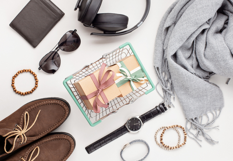 Alt: Trang phục mới làm quà Tết cho bố mẹ.