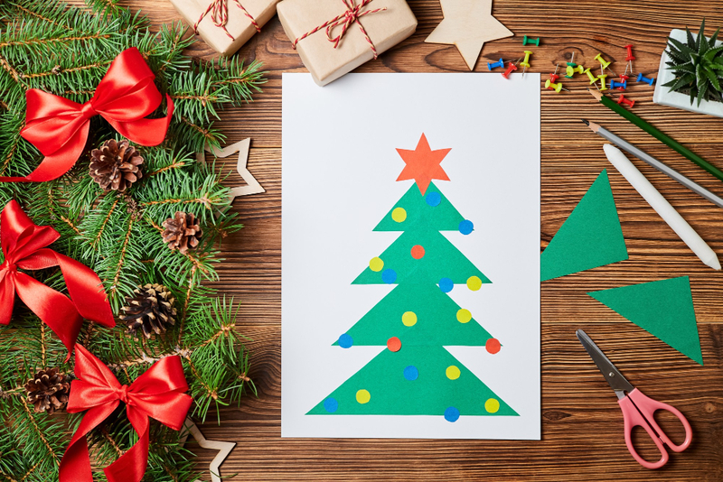 Alt: Thiệp Noel hình cây thông Noel rực rỡ