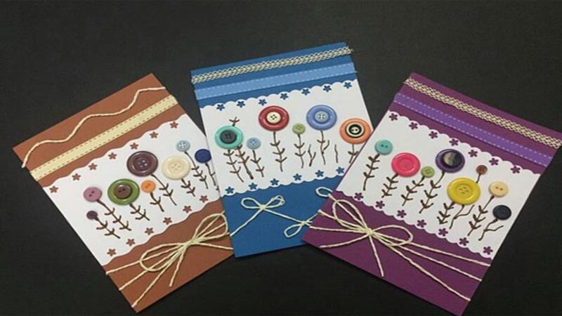 Cách làm thiệp 20/11 handmade từ cúc áo nhiều màu