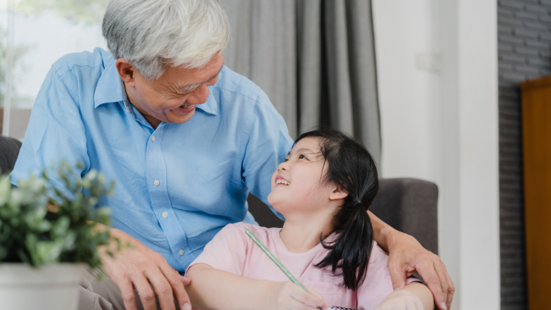 Viết lời chúc khi tặng quà ông bà nhẹ nhàng, ấm áp