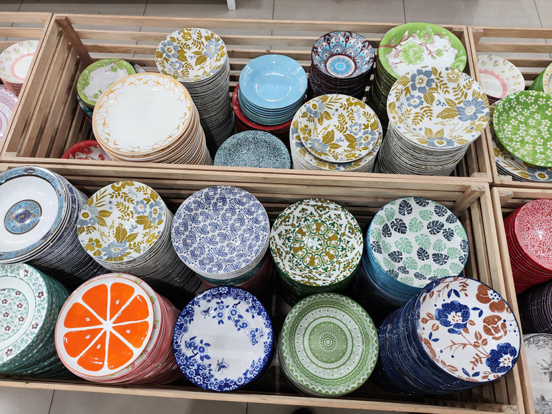 Alt: Sản phẩm gốm sứ truyền thống thuộc những món quà biếu Tết