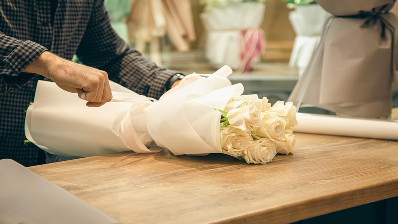Bó hoa tươi sang trọng thích hợp làm quà tặng sếp nữ