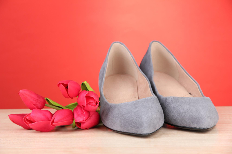 Alt: Giày dép làm quà sinh nhật cho vợ.