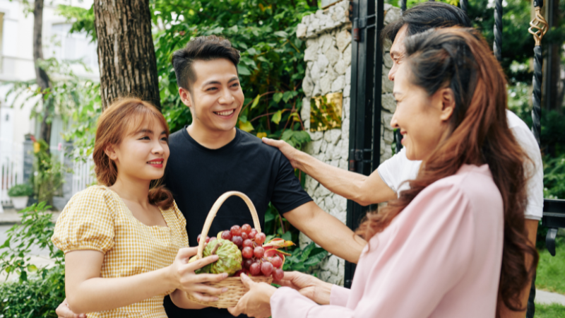 Giỏ quà sức khỏe tươi ngon cho gia đình nàng, tạo thiện cảm trong lần ra mắt