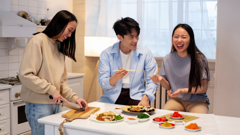 Một bữa ăn ấm áp là món quà quý giá ngày Phụ nữ Việt Nam