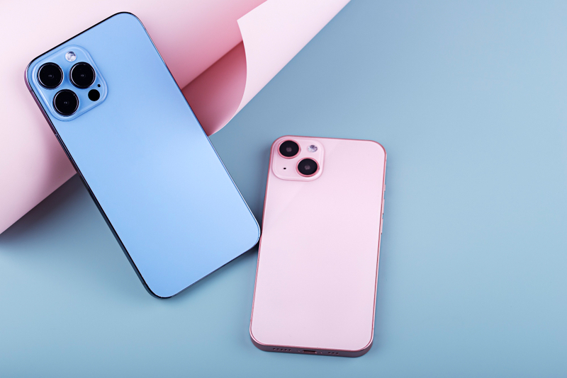 Alt: Điện thoại làm quà tặng sinh nhật vợ.