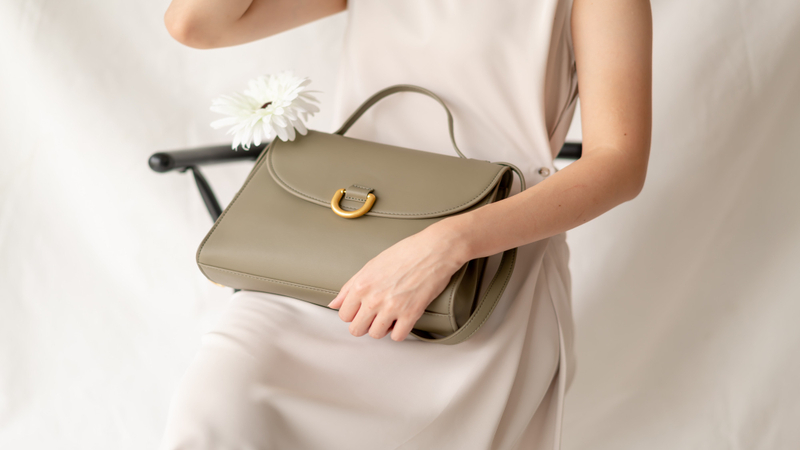 Alt: Túi xách là món quà tỏ tình phù hợp sử dụng hằng ngày