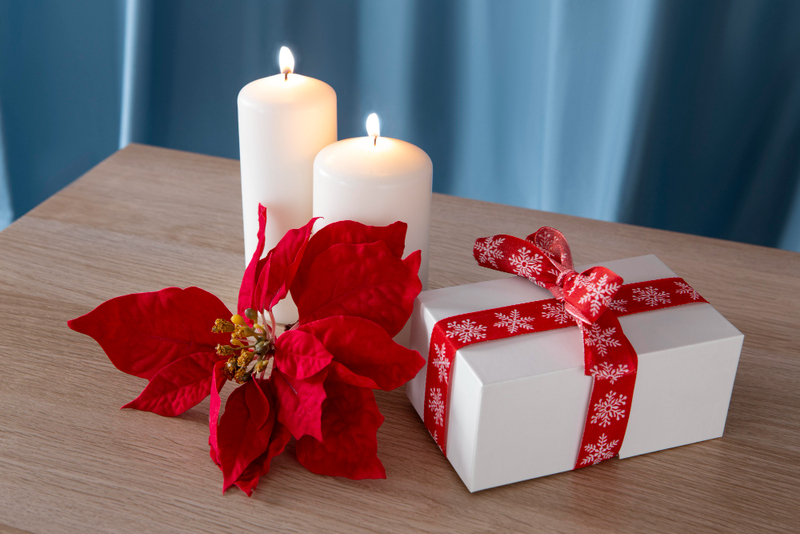Alt: Nến thơm Noel ý nghĩa làm quà Giáng sinh cho bạn bè.