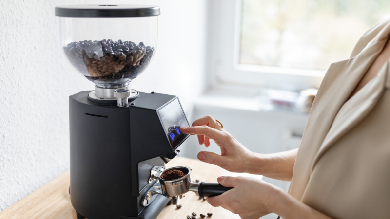 Máy pha cà phê hiện đại phù hợp làm quà lưu niệm ý nghĩa
