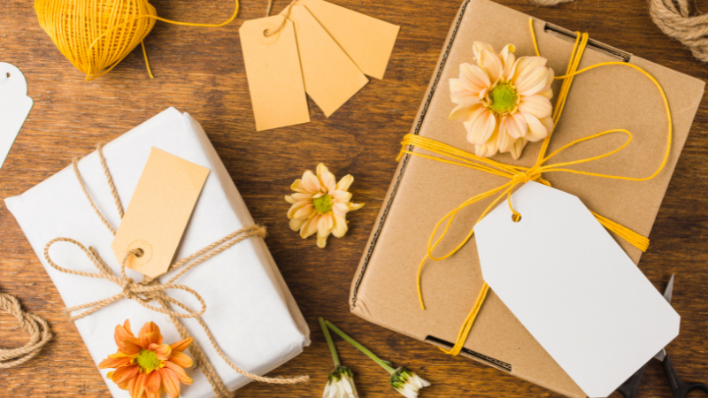 Hộp quà handmade kèm thiệp chúc mừng