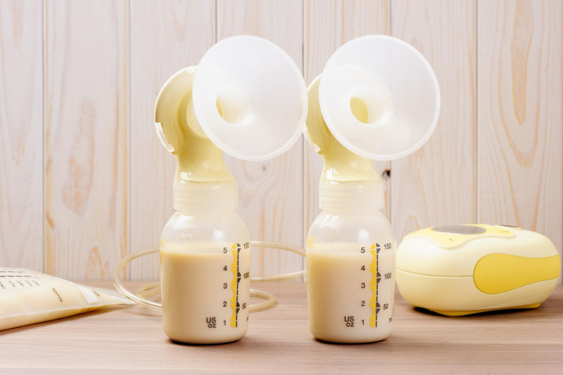 Alt: Máy hút sữa nhỏ gọn, hỗ trợ mẹ bầu sau sinh hiệu quả.