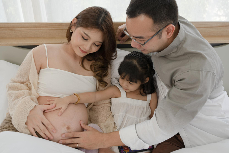 Alt: Khóa học tiền sản giúp mẹ bầu và bố hiểu rõ cách chăm sóc thai kỳ và bé sau sinh.