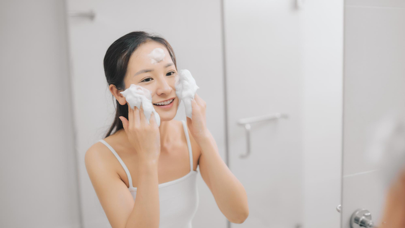 Bạn gái rửa mặt vui vẻ ngày 20.10