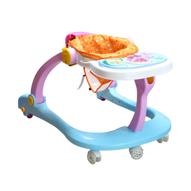 Alt: Xe tập đi an toàn cho bé gái làm quà sinh nhật