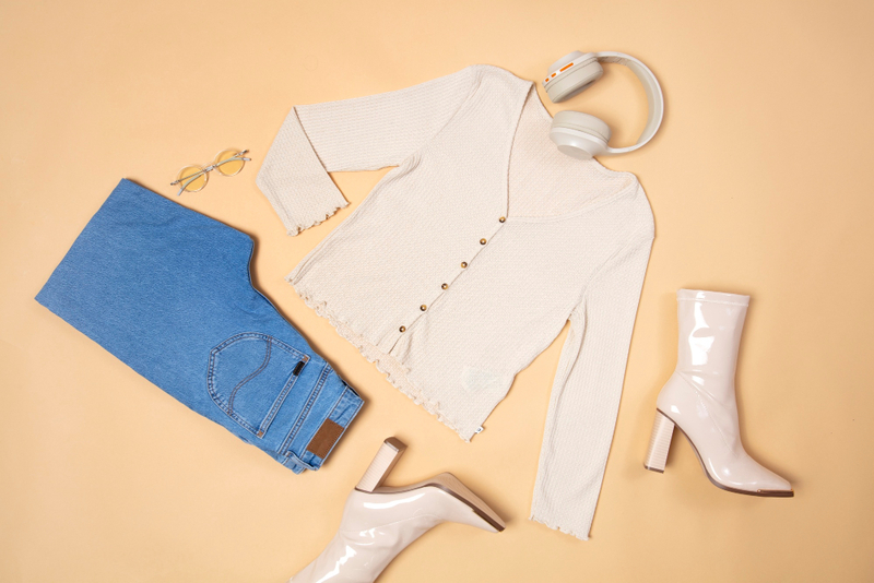 Alt: Set trang phục thời trang dành tặng đồng nghiệp nữ