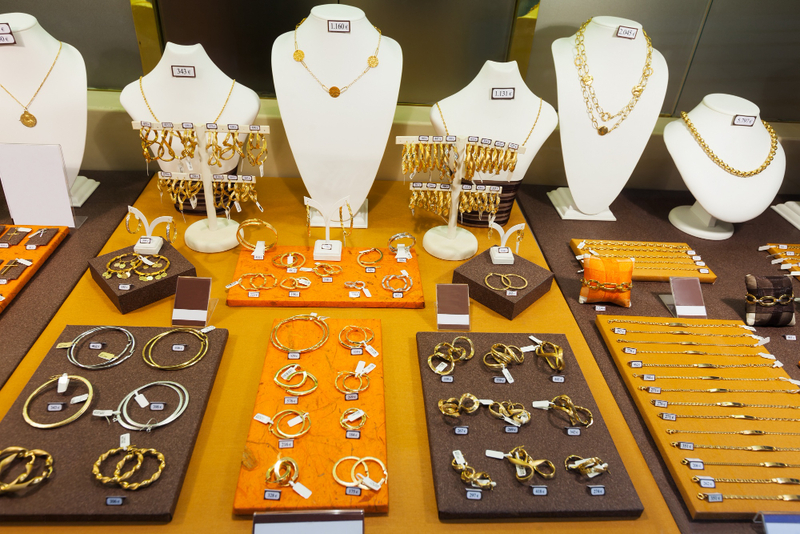 Trang sức tinh tế quà tặng mẹ 20/10 sang trọng.