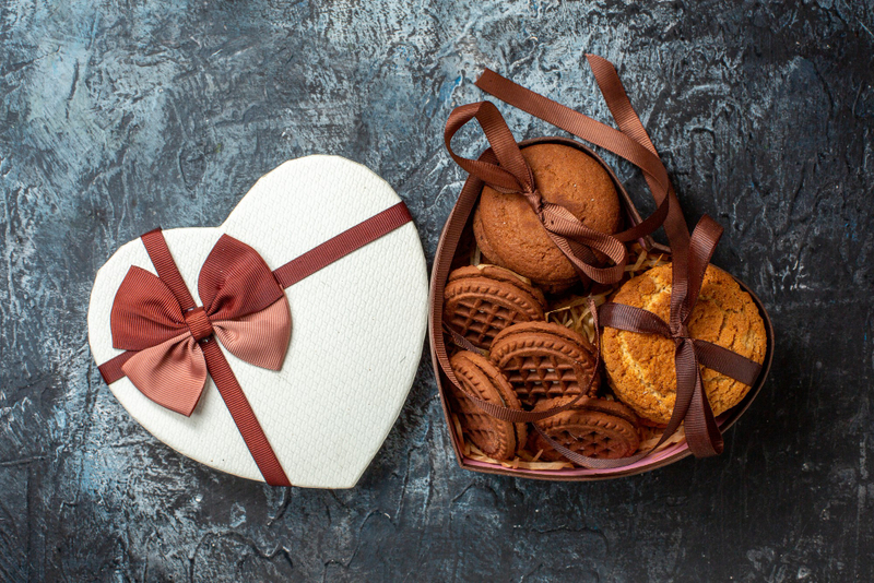 Alt: Socola và bánh ngọt dành cho crush, quà tặng crush ngọt ngào.