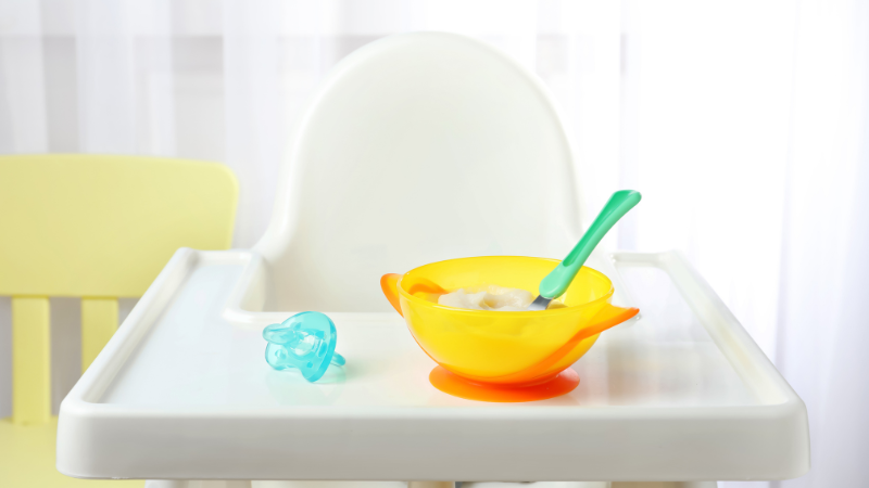 Ghế tập ăn quà sinh nhật cho bé