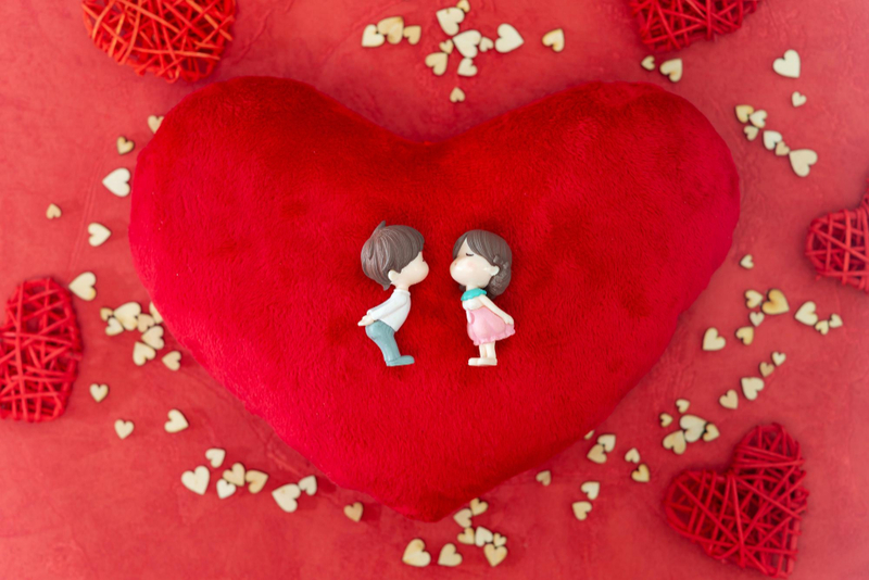 Alt: Đồ phong thủy mang ý nghĩa may mắn trong quà cưới.