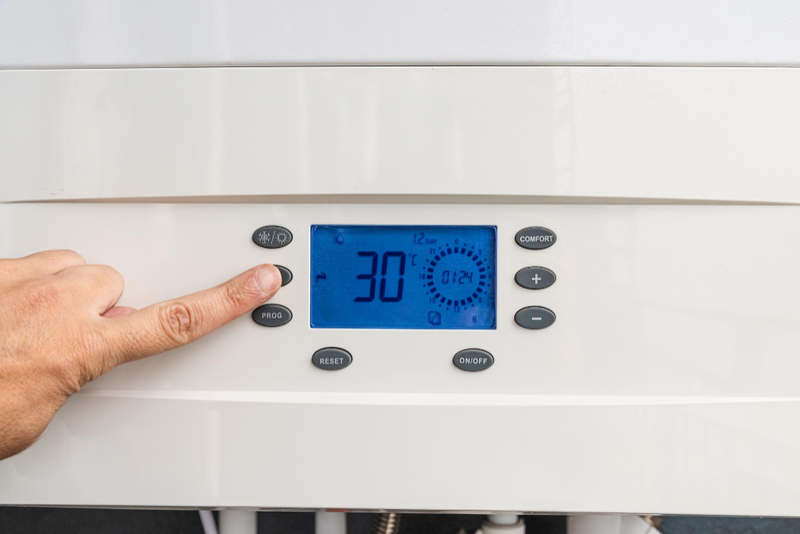 Alt: Máy nước nóng dùng làm quà cưới.