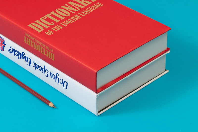 Alt: Sách được chọn làm quà cưới ý nghĩa.