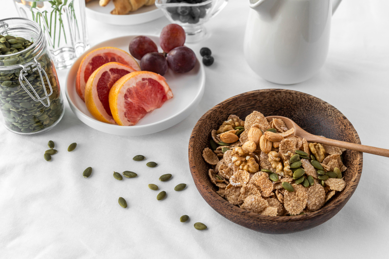 Alt: Đồ ăn vặt tốt cho sức khỏe mẹ bầu làm quà sinh nhật.