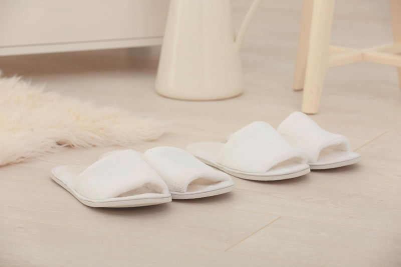 Alt: Đồ đôi sinh hoạt làm quà kỷ niệm ngày cưới.