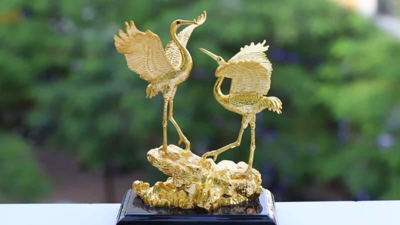 Tượng đôi chim hạc tặng ông bà