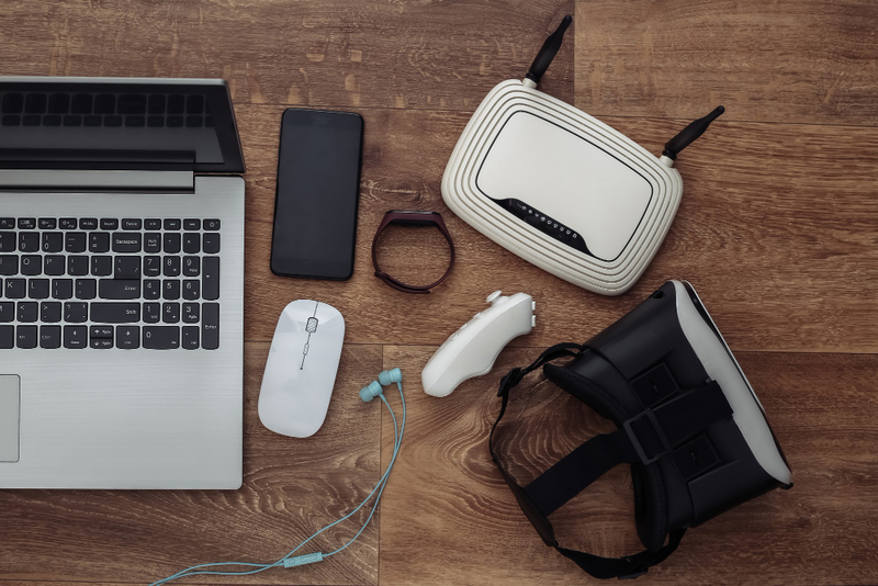 Alt: quà Giáng sinh cho bạn trai là đồ công nghệ thông minh