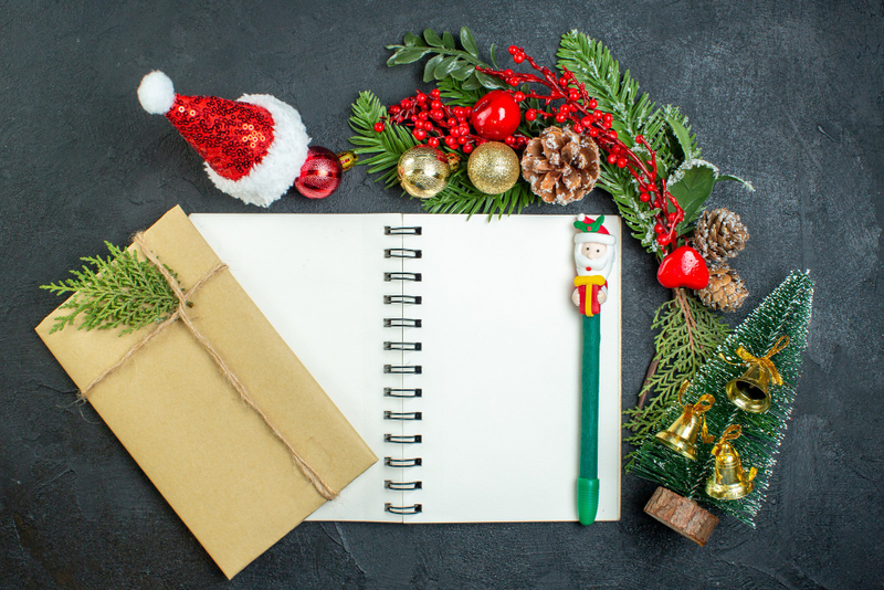 Alt: Quà Noel cho nhân viên – sổ tay thiết kế chủ đề Giáng sinh.