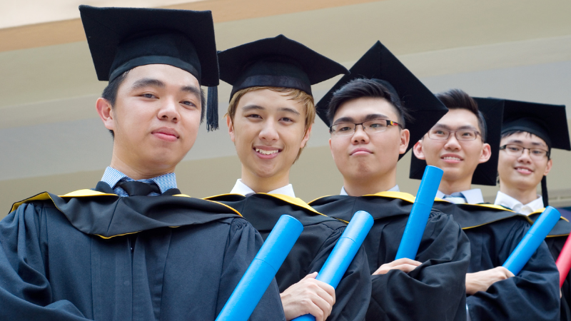 Quà tặng học sinh cấp 3 nhân lễ tốt nghiệp mang theo cảm xúc và kỷ niệm