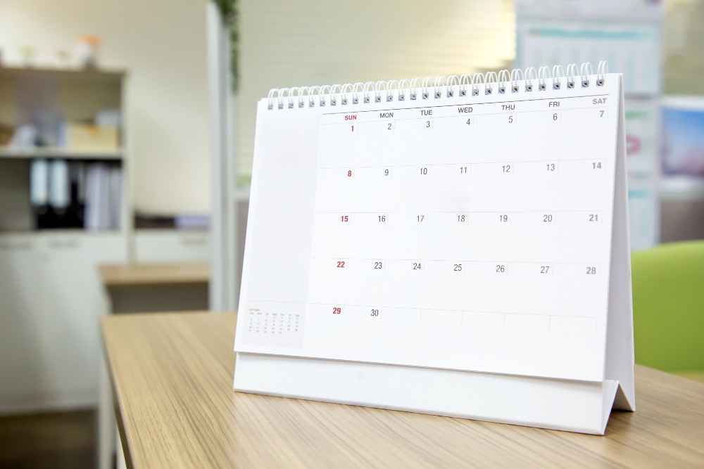 Lịch để bàn in logo công ty tiện ích và giúp nâng cao nhận diện thương hiệu.