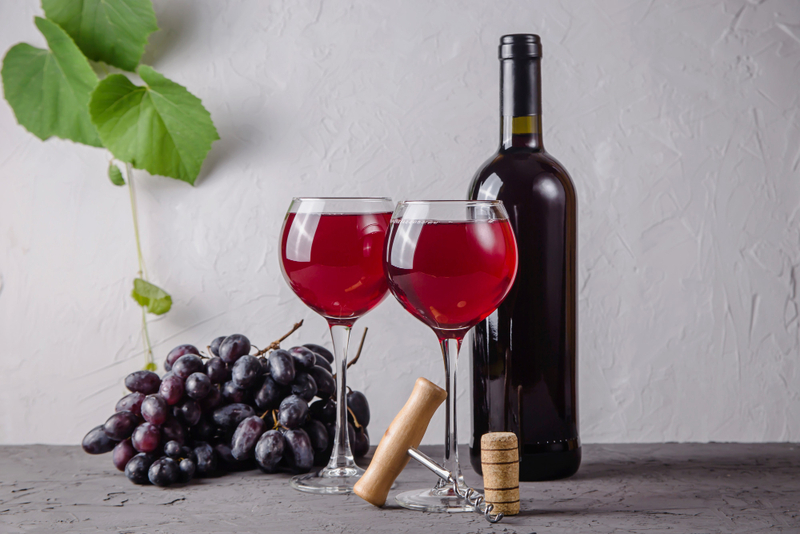 Rượu vang là món quà cổ điển, trang trọng