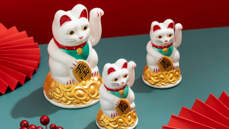Mèo thần tài vẫy tay làm quà tặng khai trương quán cafe