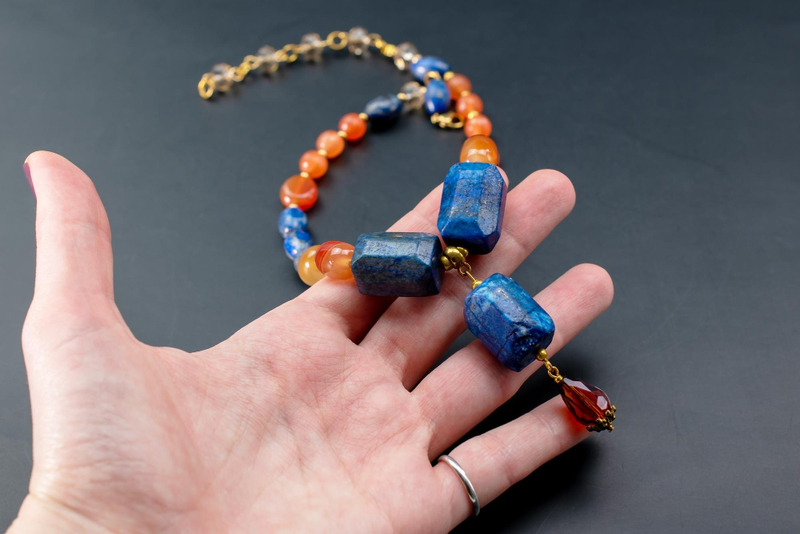 Alt: Trang sức phong thủy làm quà kỷ niệm ngày cưới.