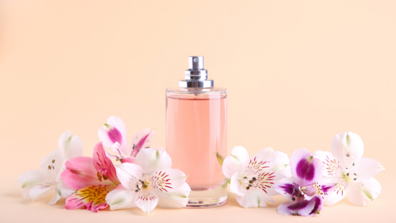 Nước hoa thơm mùi người yêu thích