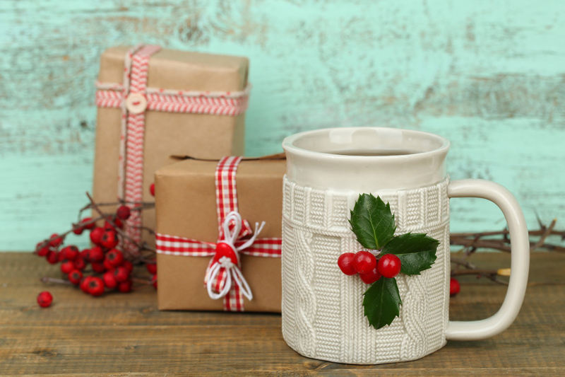 Alt: Ly sứ Noel – quà Giáng sinh đẹp và hữu ích cho nhân viên.