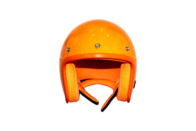 Mũ bảo hiểm in thương hiệu làm quà tặng quảng cáo cho khách hàng.