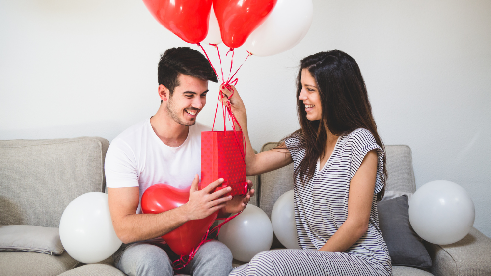 Chọn quà tinh tế cho sinh nhật bạn trai nên tặng quà gì