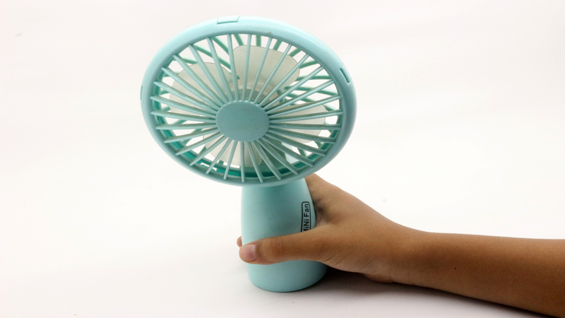 Quạt mini cầm tay nhỏ gọn làm quà tặng dưới 200k