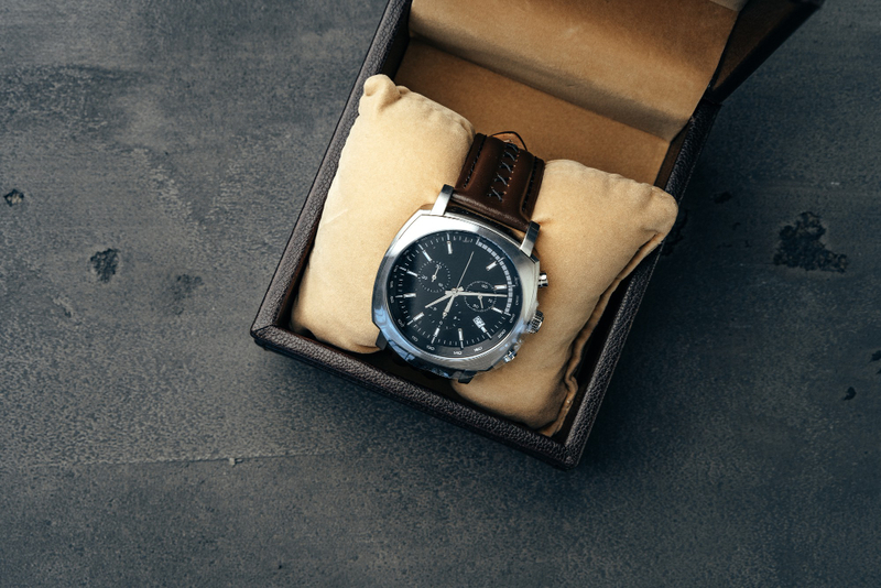 Alt: đồng hồ nam cao cấp tặng quà sinh nhật cho anh trai