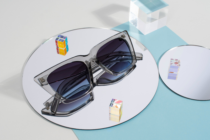 Alt: Kính mát tặng crush, món quà tặng crush cá tính.