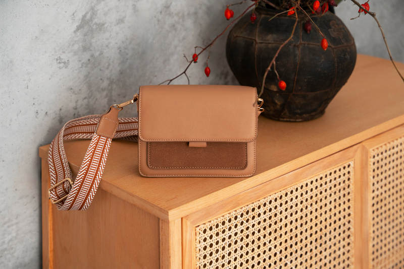 Alt: Quà valentine cho người yêu nữ mang tính thời trang