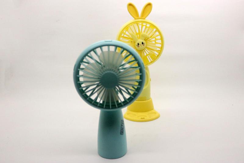 Quạt mini để bàn làm quà 20/10 cho đồng nghiệp nữ