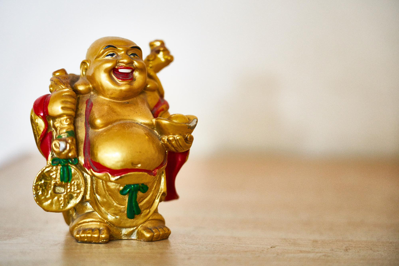 Alt: Tượng phong thủy dùng làm quà Tết cho bố mẹ chồng.