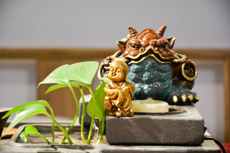 Alt: Tượng phong thủy bày trí làm quà Tết cho bố mẹ.